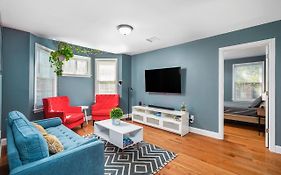 Colorful, Comfy & Modern - Close To Nyc - Parking!